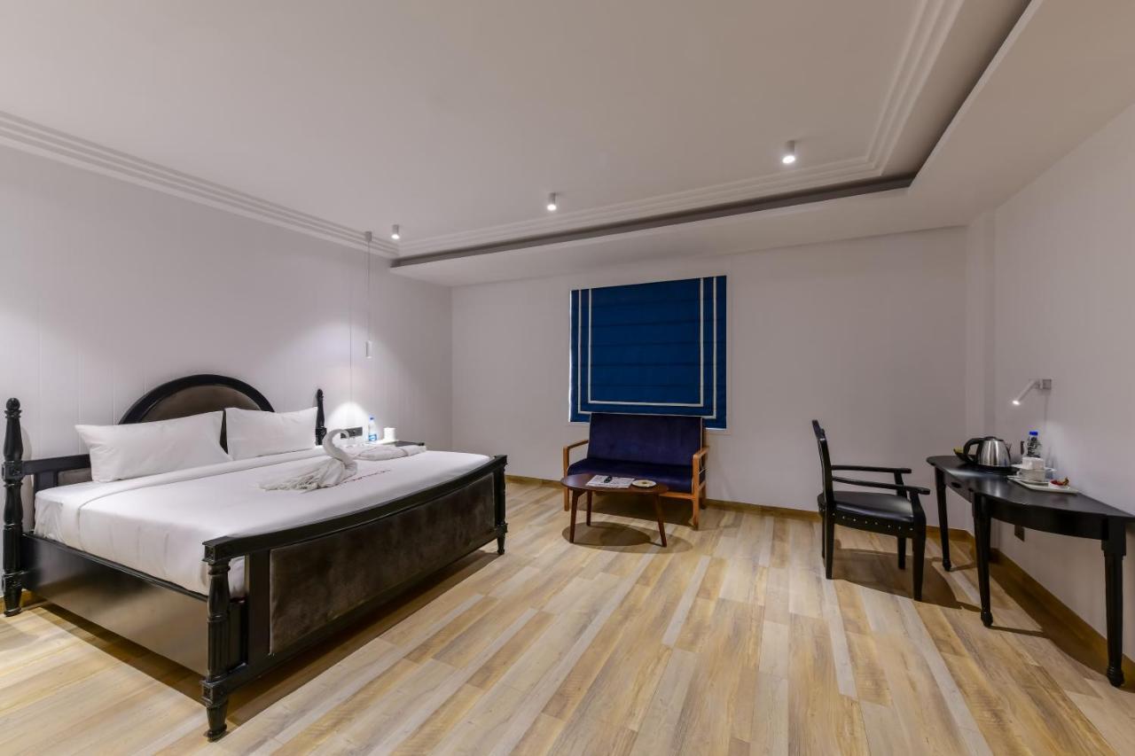 The Downton Hotel Rāipur Dış mekan fotoğraf